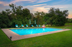 A Secret TX Hideaway, Hot Tub, Firepit, Sleeps 6
